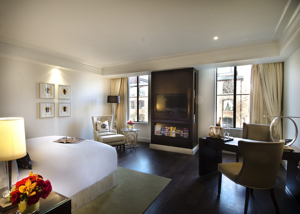 Deluxe King Room at Capella Georgetown